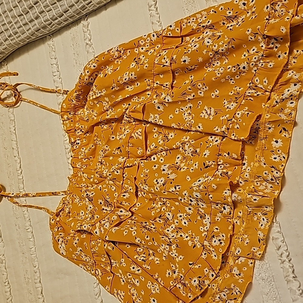 Wispy little summer top with tie straps LG